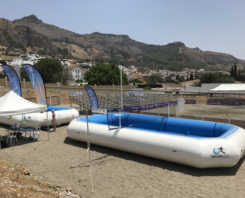 Imagen de instalacion de dos piscinas deportivas portatiles en la Exhibición watervolley Spain Pizarra
