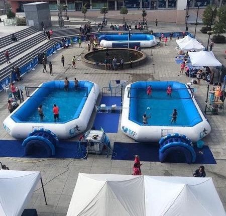 Imagen del montaje de tres piscinas deportivas profesionales en el I torneo watervolley spain de Fuenlabrada